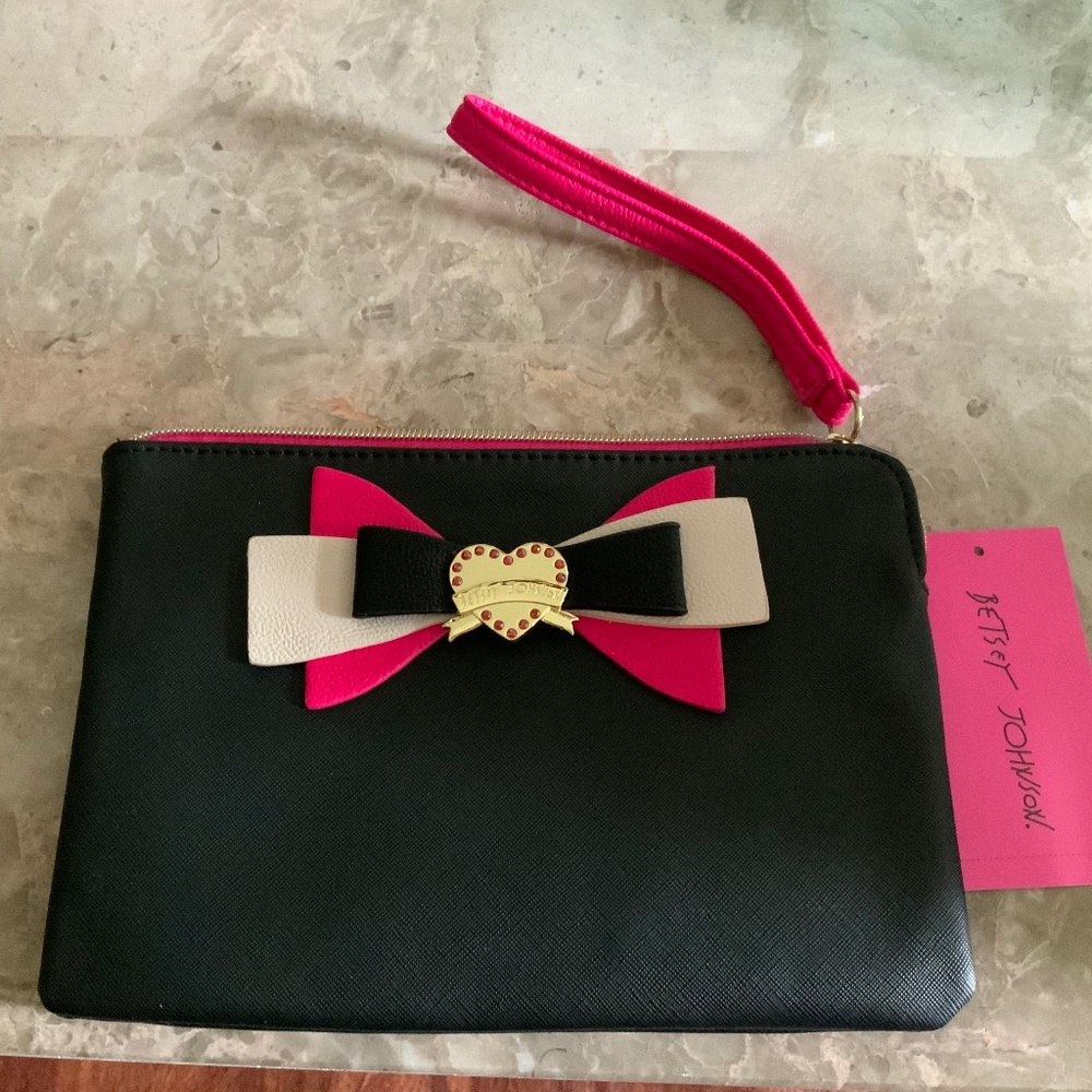 New with tag BETSEY JOHNSON Saffiano wristlet